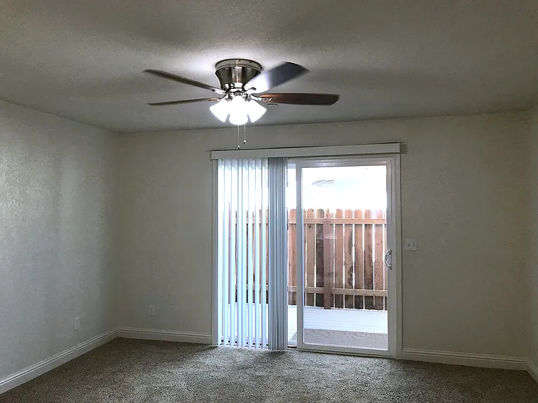 1131 Tulare St — Photo 6