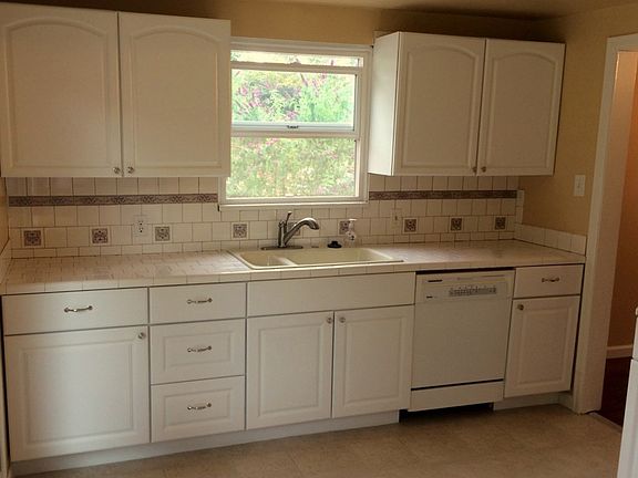 3rd image of 15114 Manor Way