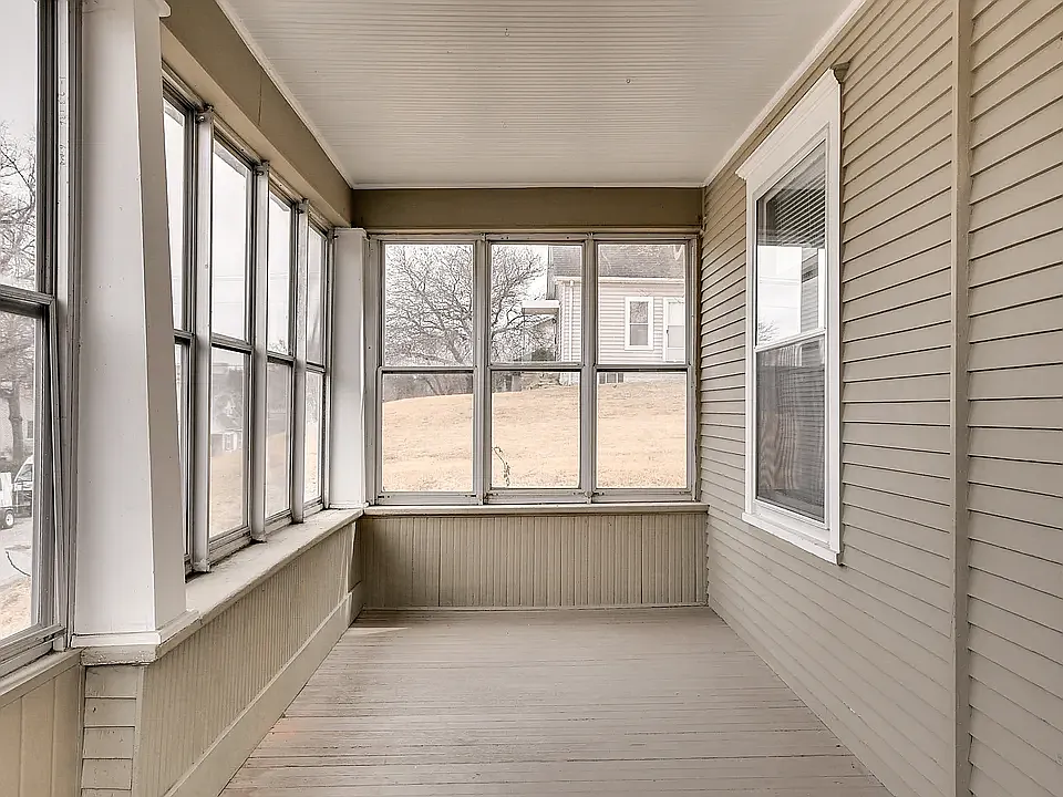 4 bed, 2.5 bath, 1500 sqft, $2,500 — Photo 2