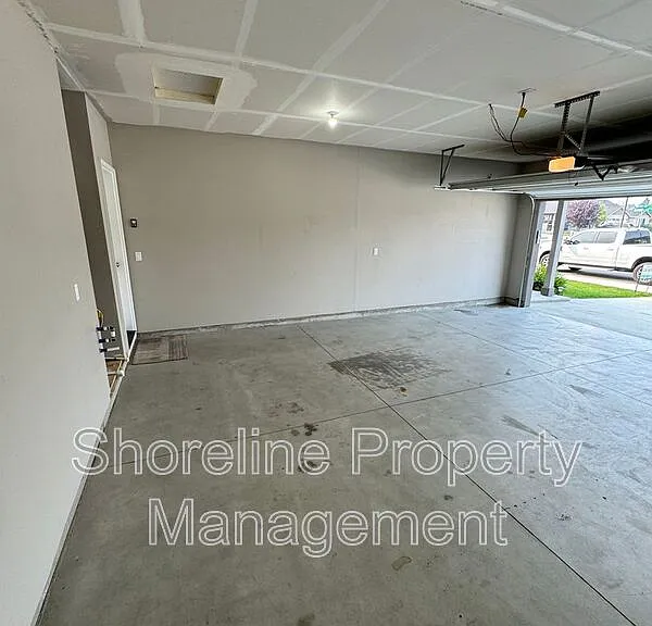 511 Diamond Lake St — Photo 10