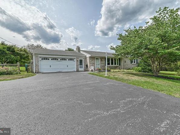 1180 Hoff Rd, Hanover, PA 17331