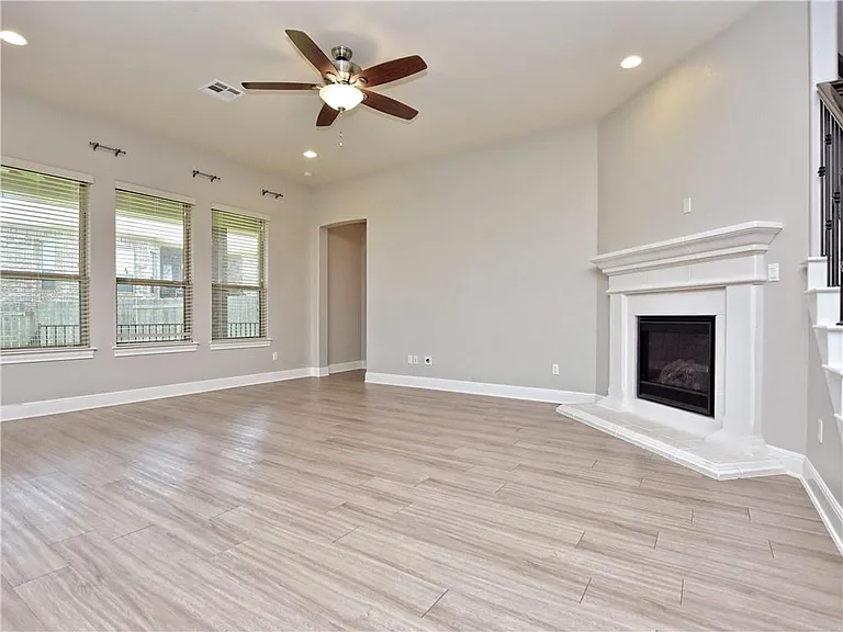 2208 Legend Hill Dr — Photo 6