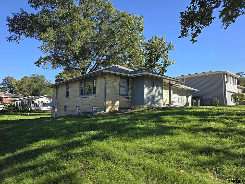 1st image of 3208 S 46th St