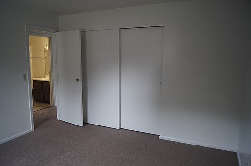 4th image of 812 Oak St APT 3
