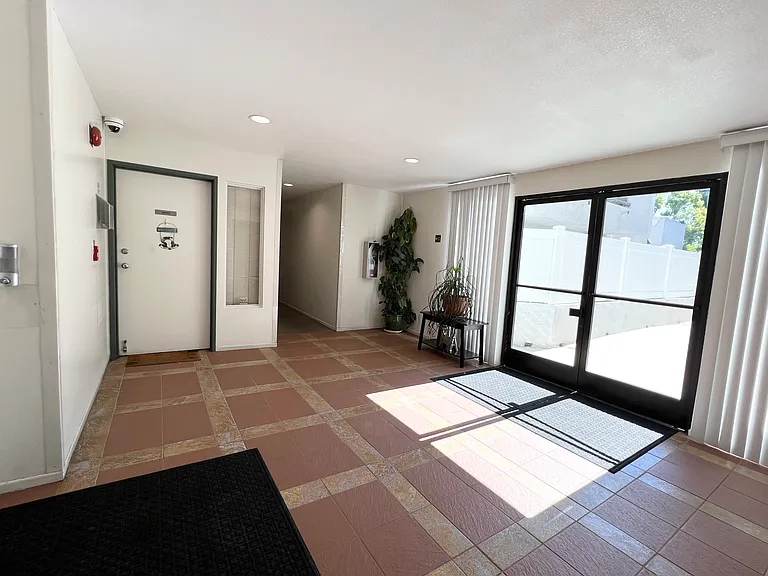 The Excalibur Apartments — Photo 16