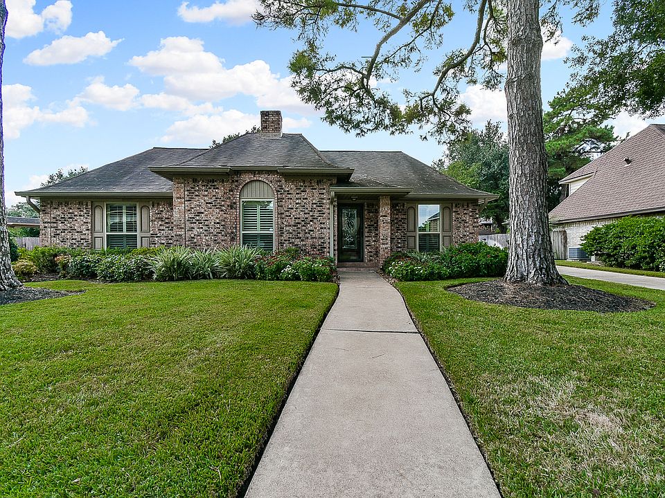 1st image of 15823 Knoll Lake Dr
