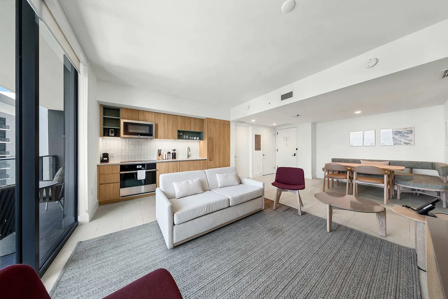 2 bed, 2.0 bath, 904 sqft, $5,431 — Photo 1