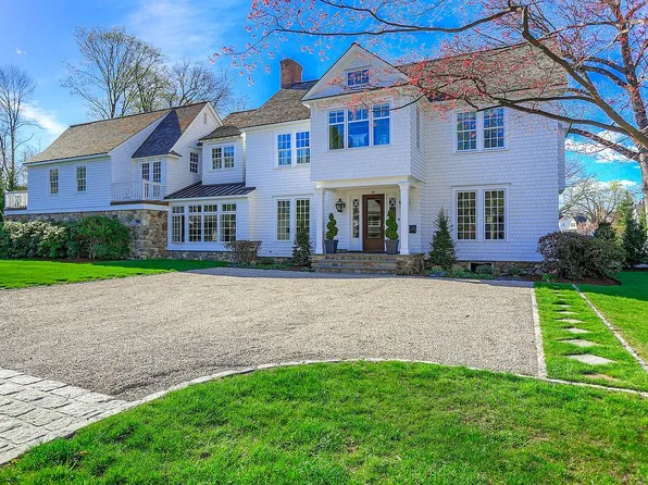 64 Oak St, New Canaan, CT 06840