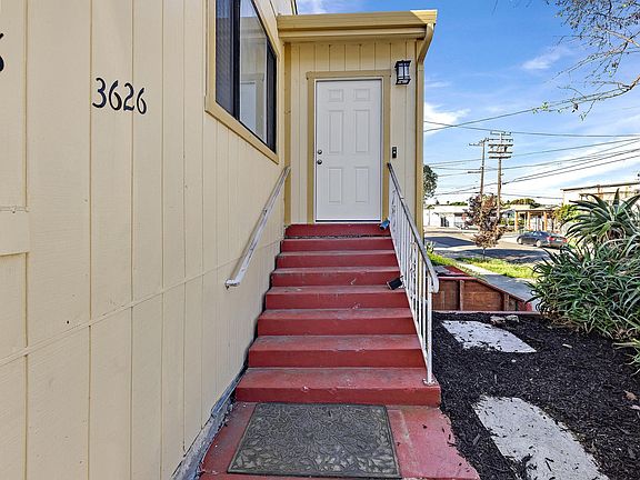 3rd image of 3626A Midvale Ave