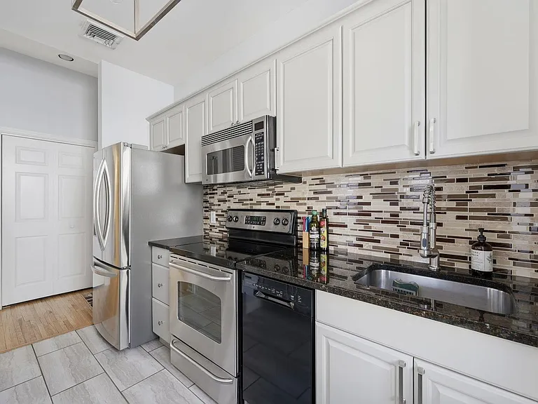 818 Jefferson St #3C — Photo 8