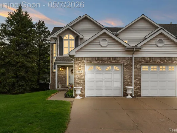 894 Natures Cove Ct, Wixom, MI 48393
