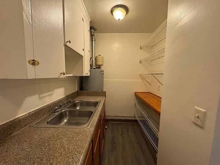 205 Holmes Dr #C — Photo 5