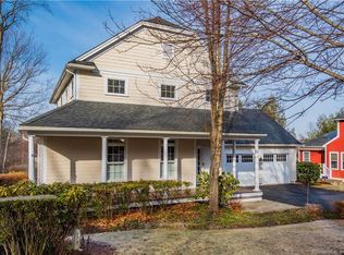 305 Hemlock Ln #305, Middlebury, CT 06762