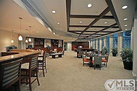 4th image of 500 Throckmorton St APT 3403