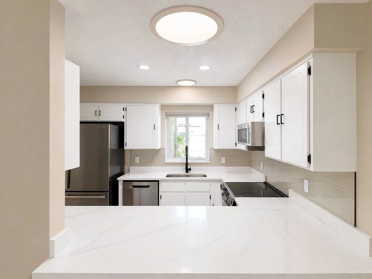 3 bed, 1673 sqft, $2,100 — Photo 2