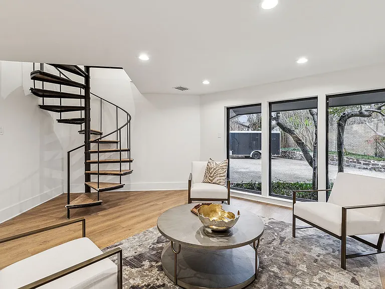 7420 Royal Ln — Photo 24