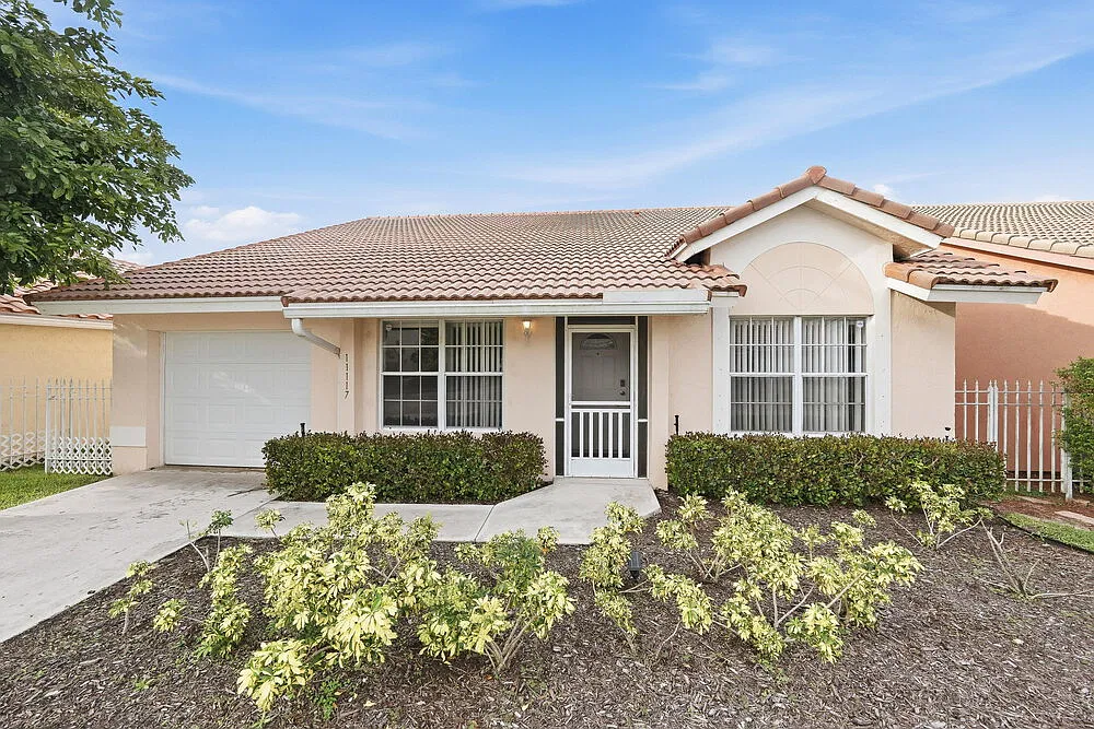 3 bed, 2.0 bath, 1908 sqft, $3,520 — Photo 1