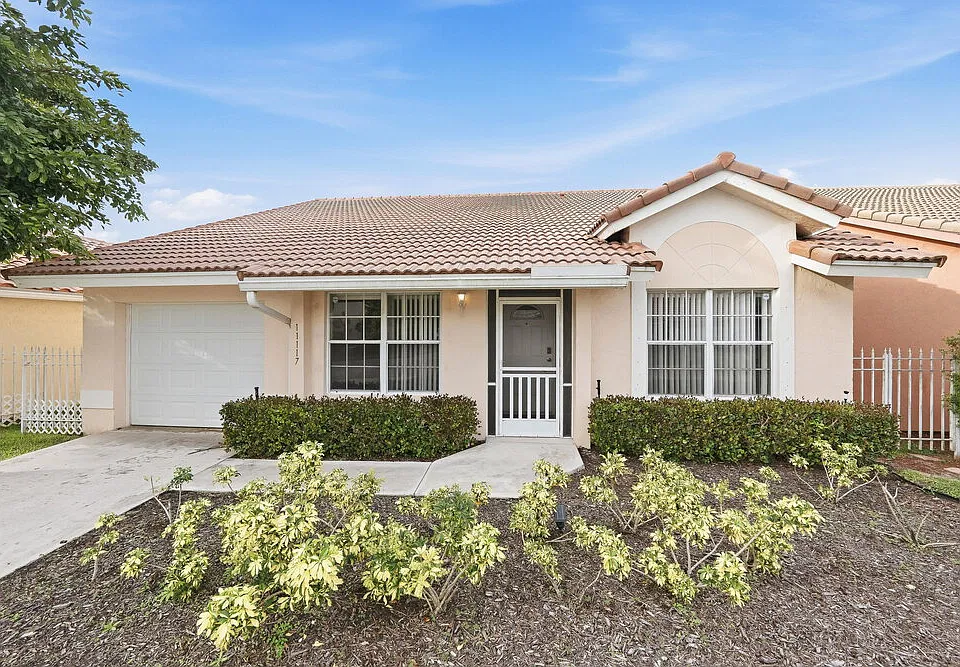 11117 Lakeaire Cir