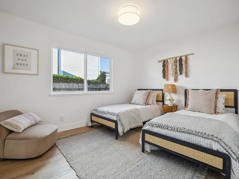 411 Beach Ave — Photo 19