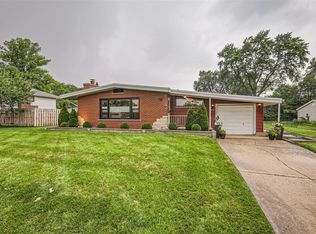 824 Sunnyside Rd, Roselle, IL 60172