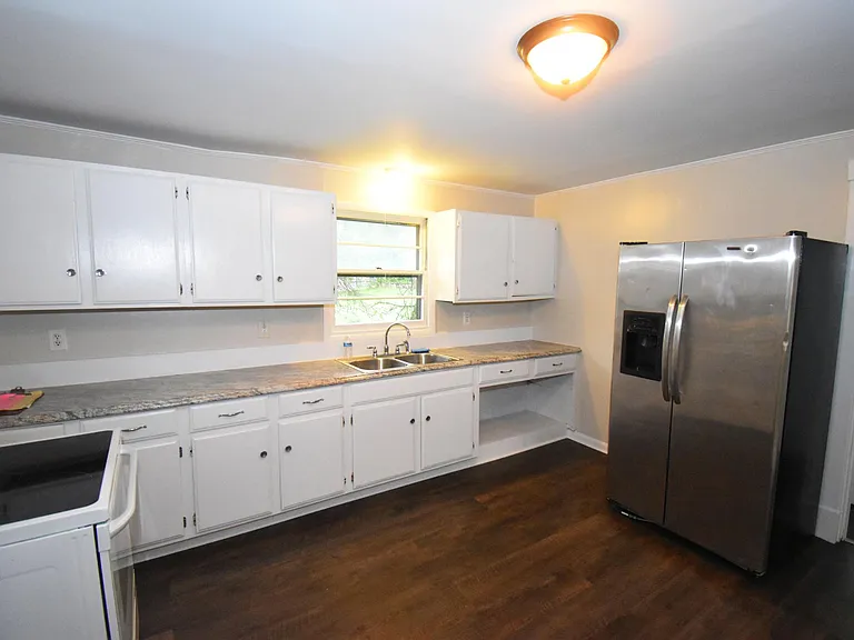 873 Highland Ave — Photo 9