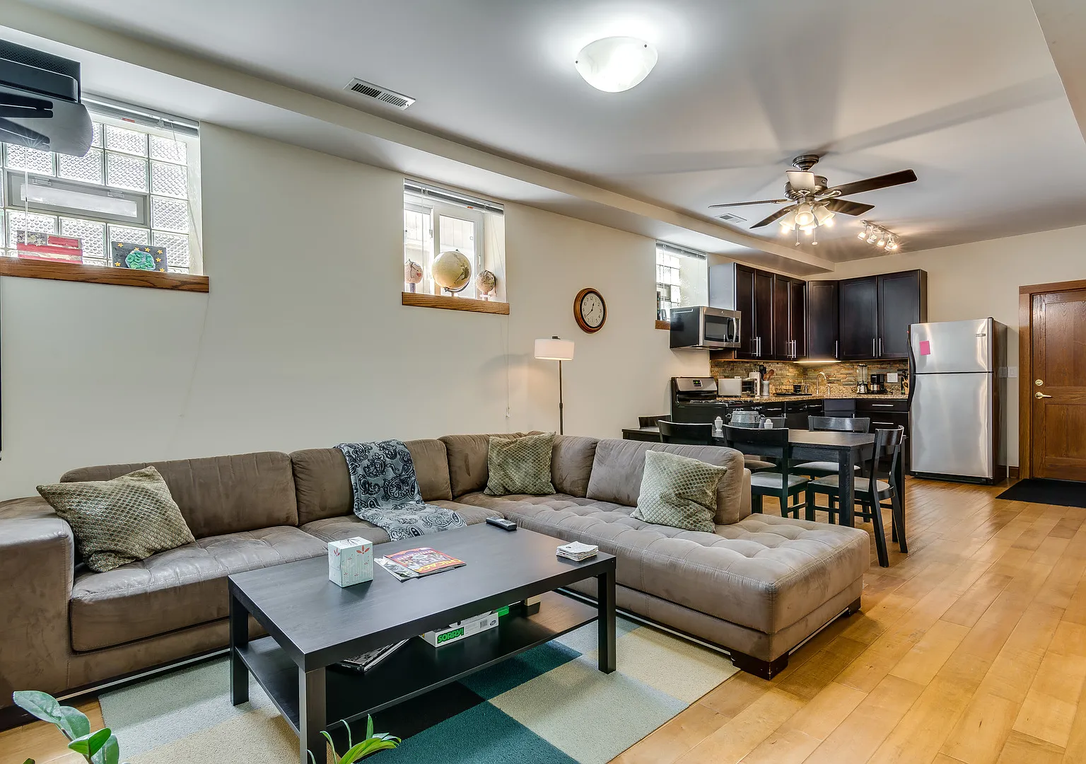 3 bed, 1400 sqft, $4,000 — Photo 4