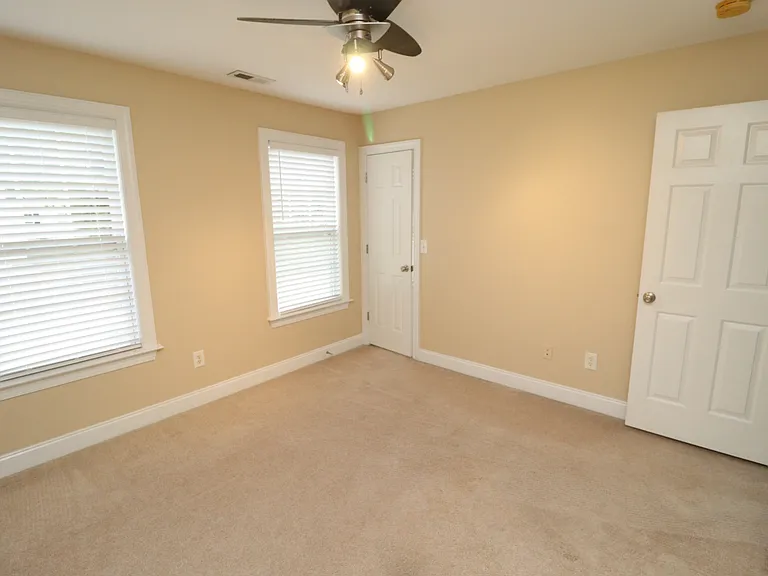 36 W Trafalgar Ct — Photo 27