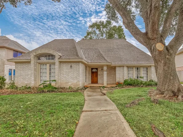 934 Goldfinch Ave, Sugar Land, TX 77478