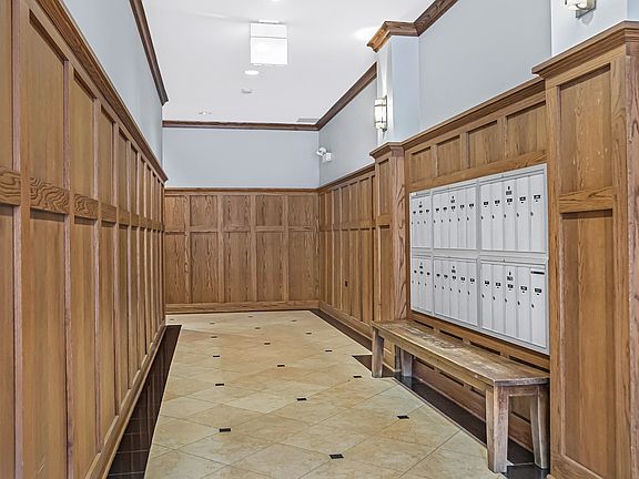 2nd image of 800 W Cornelia Ave APT 302