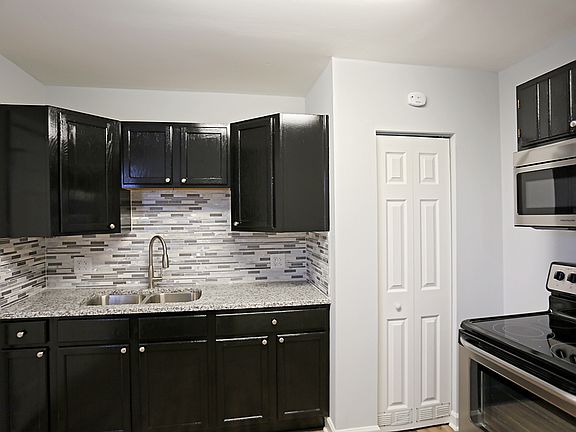 5th image of 912 James Dr