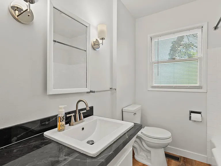 4815 SE Yamhill St — Photo 16