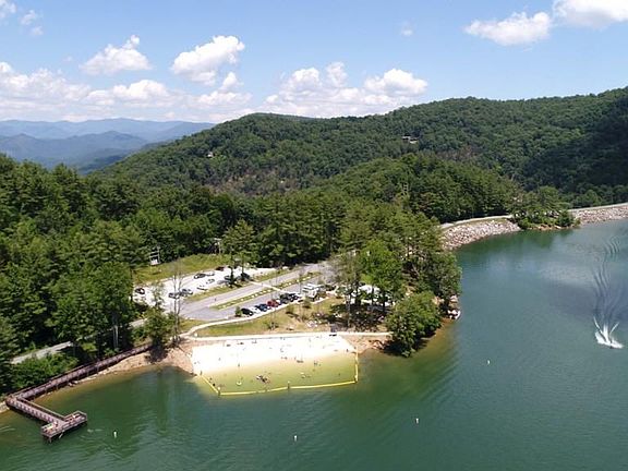 4th image of Lake Vista Dr