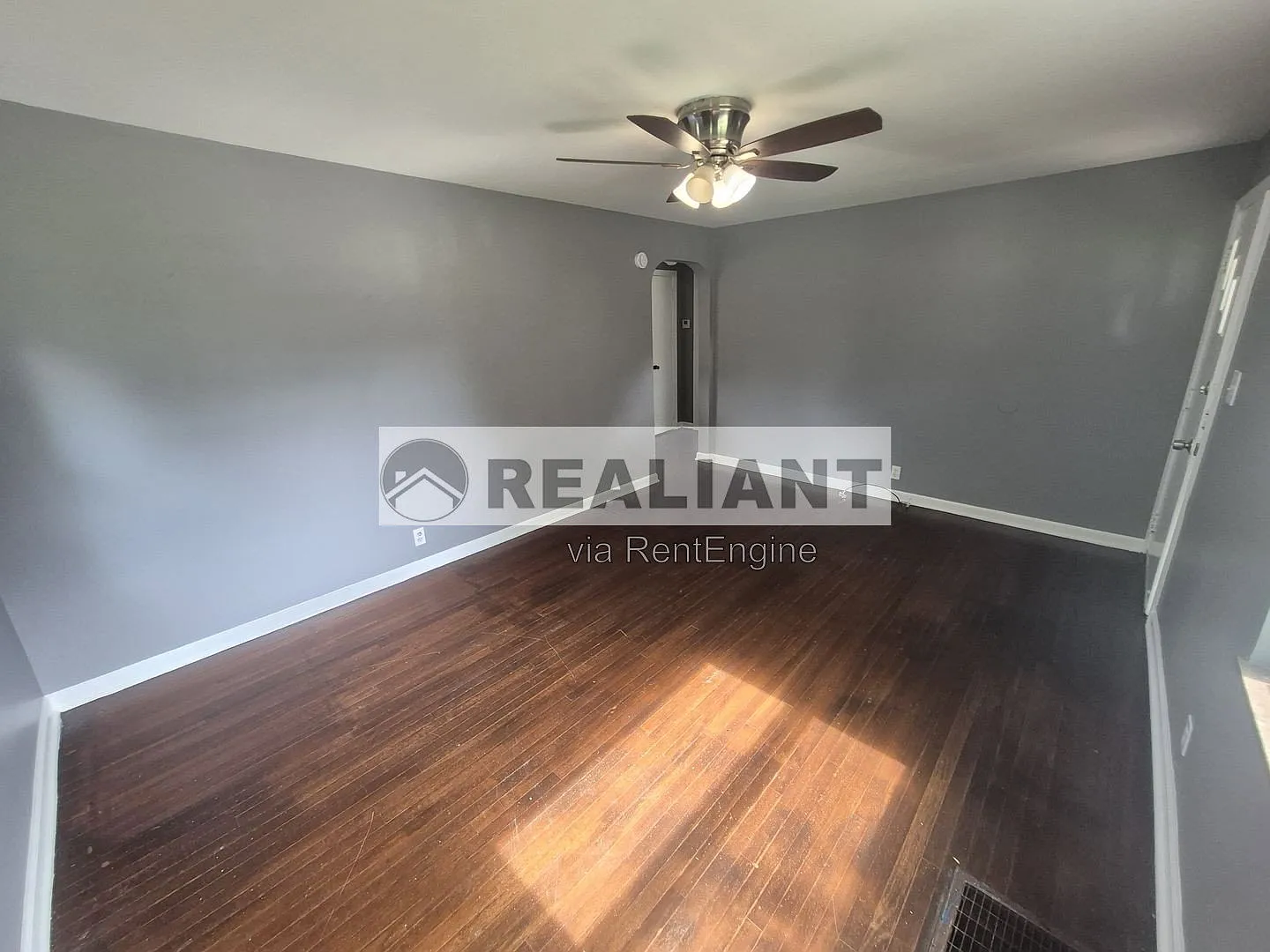 3 bed, 1.0 bath, 1170 sqft, $1,695 — Photo 3