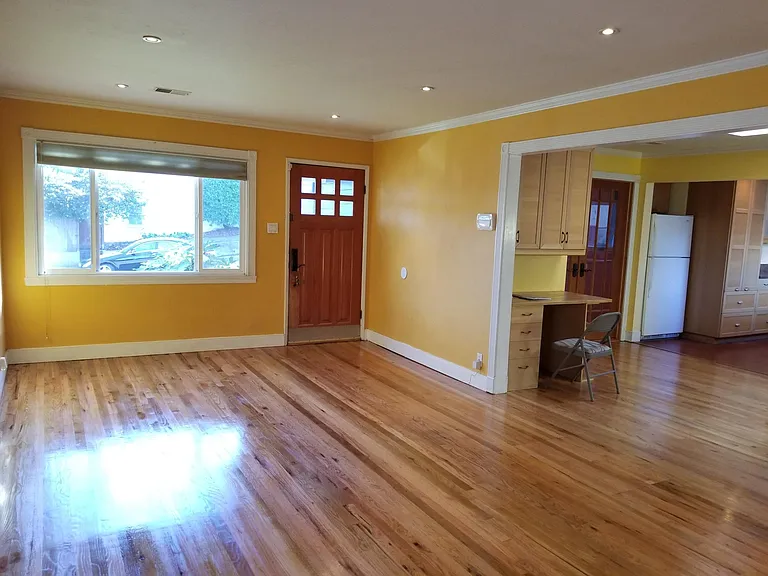6109 Tehama Ave — Photo 2