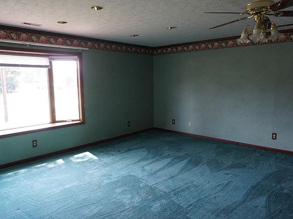 4th image of 132 James Ave