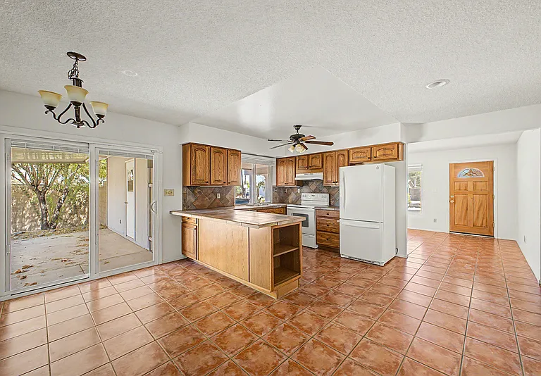 2822 E Willow Ave — Photo 15