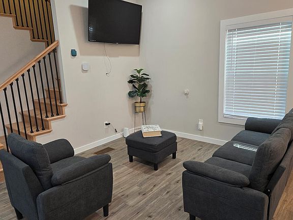 5th image of 962 Welch St SW
