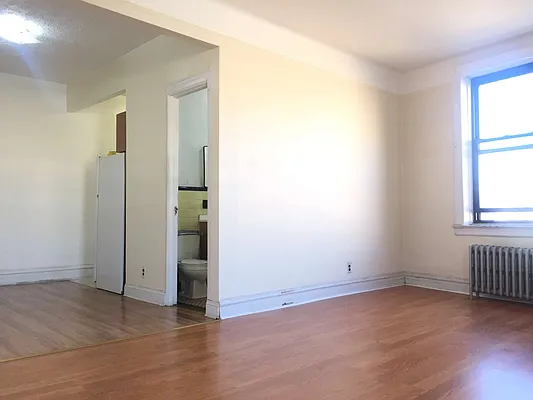 Rented by Metroline Realty | media 2