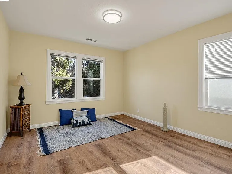 755 Bird Ave — Photo 9