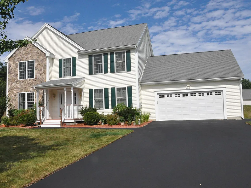 9 Moonstone Ct