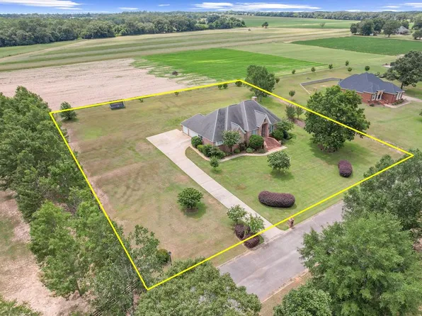 186 Ridge Dr, Headland, AL 36345