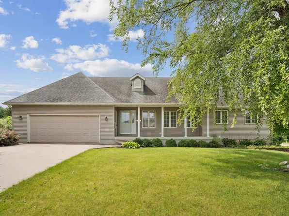 1101 6th St NE, Independence, IA 50644