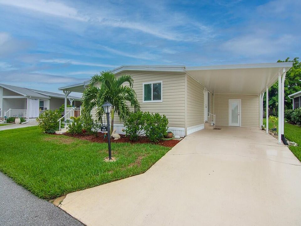 1st image of 202 NE Woods Way
