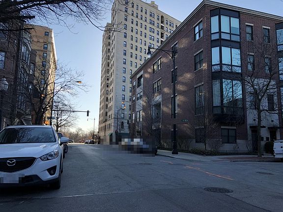 5th image of 350 W Dickens Ave