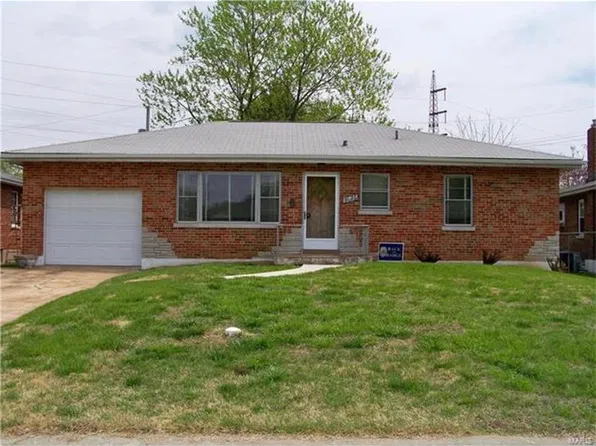 8626 Security Ct, Saint Louis, MO 63123