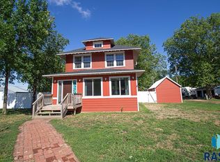 360 N Cedar Ave, Parker, SD 57053
