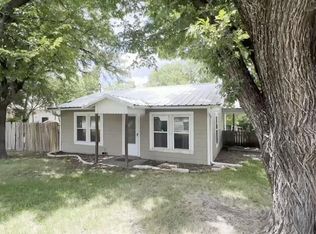 2104 S Oak Ave, Mineral Wells, TX 76067