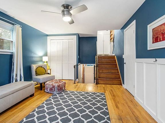 4th image of 102 Ellen St