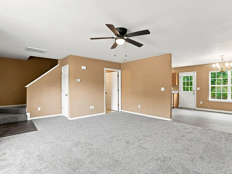 926 Oakshire Cir — Photo 8