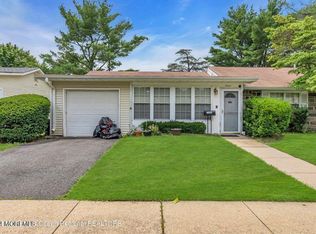140A Sunflower Dr, Lakewood, NJ 08701